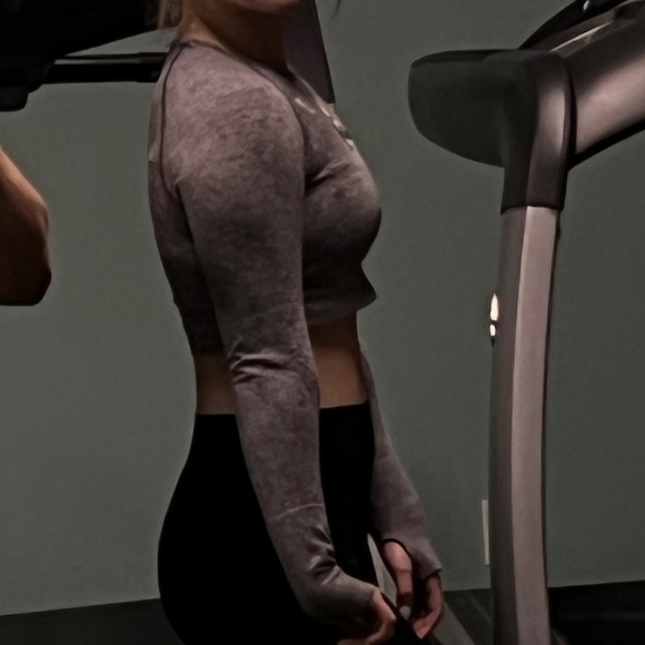 SOLD! 💖2 for $40 | Gymshark Vital Seamless 2.0 Long Sleeve Crop Top - Picture 4 of 9